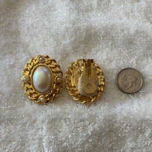 Vintage Gold Rimmed Earings